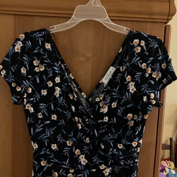Kaileigh Navy Floral Midi Dress. Size M - Picture 3 of 4